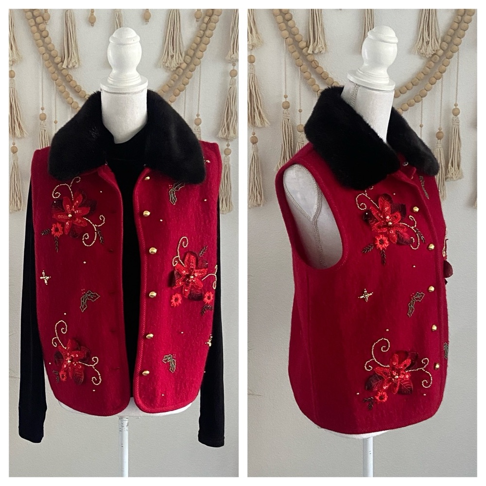 Vintage Lisa International red Christmas vest faux fur collar beaded poinsettia